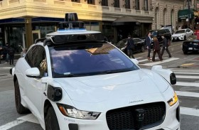 «موقف صعب» داخل سيارة ذاتية القيادة