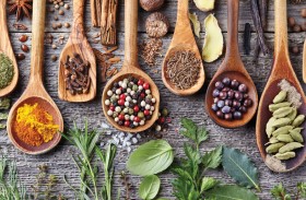 أعشاب طبيعية تُساعد على حرق الدهون بفعالية برأي اختصاصية