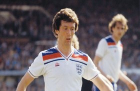 وفاة مدافع إنكلترا وليدز السابق تريفور شيري 