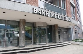 لصوص يخترقون البنك من بناية مجاورة