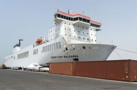 تجهيز سفينة الإمارات الإنسانية دعما لأهالي غزة