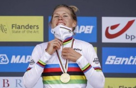 فان دايك تحتفظ بلقب العالم لسباق ضد الساعة