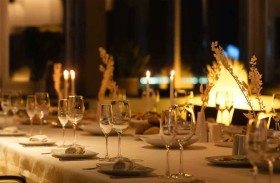 يشعلان النار بمطعم وزبائنه