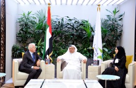 بحث سبل تعزيز التعاون بين المؤسسات الصحية بدبي وبريطانيا