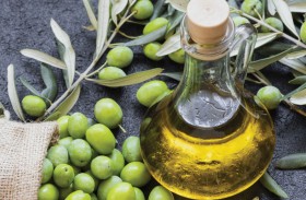 زيت الزيتون على معدة فارغة.. هذا ما يفعله لصحتك