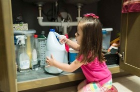 ما العمل عند ابتلاع الطفل لمواد التنظيف؟