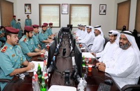 مركز خدمات المرور والترخيص بالفجيرة يستقبل وفداً من بلدية العين