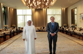 أنور قرقاش يلتقي نائب الأمين العام للاتحاد الأوروبي