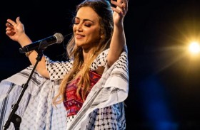 دلال أبو آمنة تمزج الأصيل  بالحديث في تونس