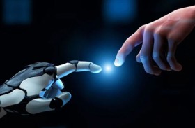 أول يد روبوتية تثني الأصابع باستخدام الفكر البشري فقط