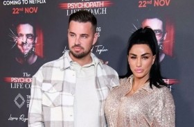 كاتي برايس تفاجئ الجميع بصديق جديد