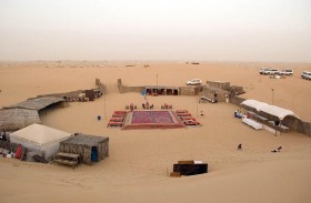 التخييم .. تقليد سنوي يحيي التراث ويبوح بالحكايات المدفونة تحت الرمال