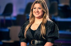 كيلي كلاركسون تظهر رشاقتها بعد خسارتها 27 كيلو غراماً