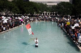 عشرات الآلاف في هيوستن تكريماً لذكرى فلويد  