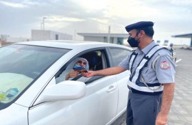 شرطة أبوظبي تنفذ مبادرة «عساكم  من عوادة» لتعزيز السلامة المرورية  