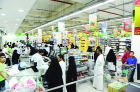 أبوظبي تتزين لاستقبال الشهر الفضيل ،وإقبال كبير على السلع 