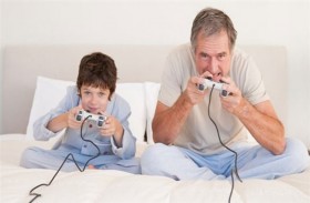 ماذا تفعلين عندما يبالغ طليقك في تدليل طفلكما؟