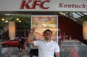 يحصل على طعام مجاني لعام لتناوله وجبات كنتاكي في 50 دولة