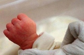 يبيعان طفلهما لشراء المخدرات