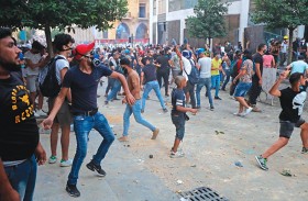 استقالة الحكومة اللبنانية.. وغضب الشارع يتصاعد