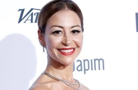 تكريم منة شلبي بجائزة «إنيغما» في كاليفورنيا