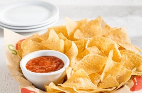 ما آثار تناول رقائق البطاطا المملحة مع الصلصة؟