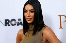 كارداشيان تثير بلبلة بإطلالتها بالمايوه