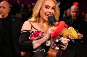 أديل تبني غرفة خاصة بالدمى المكسيكية الغريبة التي تتلقاها