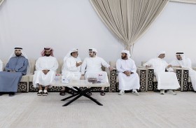 مكتوم بن محمد يقدم واجب العزاء في وفاة سعيد المروشد