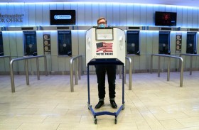 ترامب يكثّف حملته الانتخابية وبايدن يتمسك بسلاح كوفيد