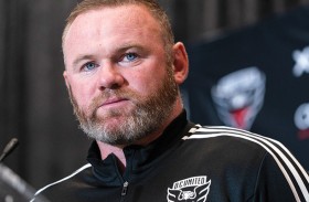 أسطورة مانشستر يونايتد يتخلى عن التدريب ويوقع عقدا فلكيا لتحليل مونديال 2026