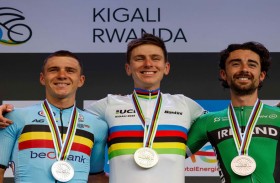 «الإمارات للدراجات» يتوج بلقب بطولة العالم لسباق الطريق في رواندا