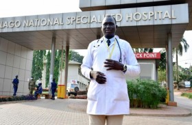 من هارب إلى طبيب.. لاجئ يلهم العالم