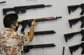 قاض أميركي يلغي حظرا على الأسلحة الهجومية 