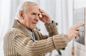 أربع علامات عند الكلام يمكن أن تشير إلى الخرف!