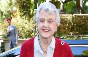 وفاة  الممثلة أنجيلا لانسبري