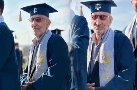 عمره 80 عامًا.. يتخرج في كلية القانون 