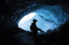 مستكشفو كهوف في فرنسا يجمعون مخلفات بعثات سابقة