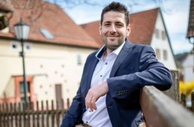 بعمر 29.. لاجئ سوري يصبح عمدة قرية في ألمانيا
