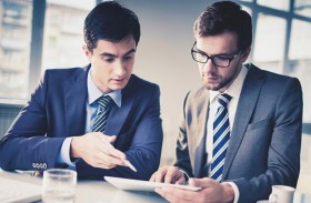 ما انعكاسات التغيير المفاجئ للمدير على بيئة العمل؟