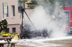 إنقاذ ثلاثة شبت فيهم النيران بمطعم متحرك