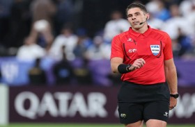 طاقم تحكيم أسترالي يُدير مباراة الأبيض مع أوزبكستان