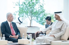 رئيس الدولة يبحث مع رئيس وزراء ماليزيا التعاون والمستجدات الإقليمية والدولية 