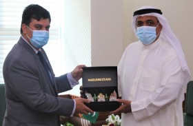 غرفة رأس الخيمة تبحث تعزيز التعاون مع القنصل الباكستاني