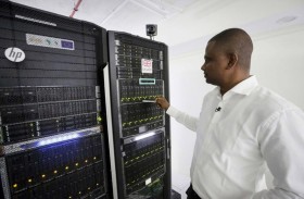 كمبيوتر عملاق لمكافحة الجراد