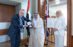 حاكم الشارقة ينال وسام الرئيس الفخري لجامعة إكستر ويزيح الستار عن مشروع مبنى القاسمي
