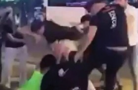 اعتداء صادم على سائحات بسبب خلاف على الفاتورة!