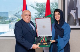 رئيس الدولة يمنح سفير كوبا وسام الاستقلال 