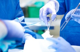 نجاة طفلة 8 أعوام بأعجوبة بعد سقوط مروحة فوق رأسها