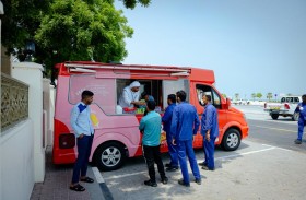 ثلاجة الفريج توزّع مليون عبوة مياه ومثلجات على عمال البناء والزراعة وسائقي توصيل الطلبات في دبي